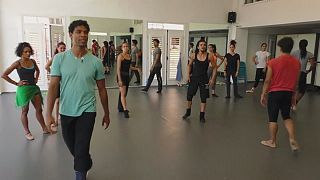 راقص الباليه العالمي كارلوس أكوستا، يؤسس فرقة رقص في وطنه هافانا