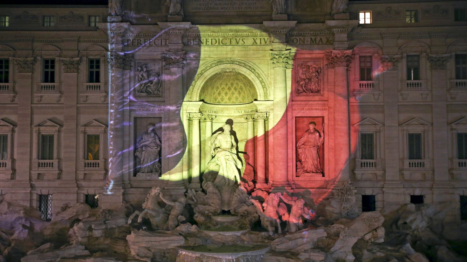 Tributo alle vittime degli attentati in Belgio