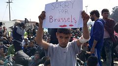 Flüchtlinge und Migranten protestieren an Grenze