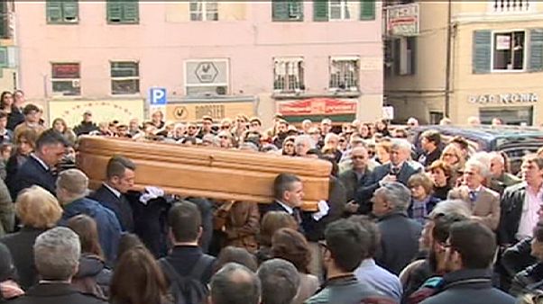 Itália: Funeral de uma das sete estudantes mortas num acidente em Espanha Itália: Funeral de uma das sete estudantes mortas num acidente em Espanha