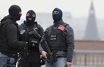 پلیس بلژیک در جستجوی دو مظنون فراری حملات بروکسل
