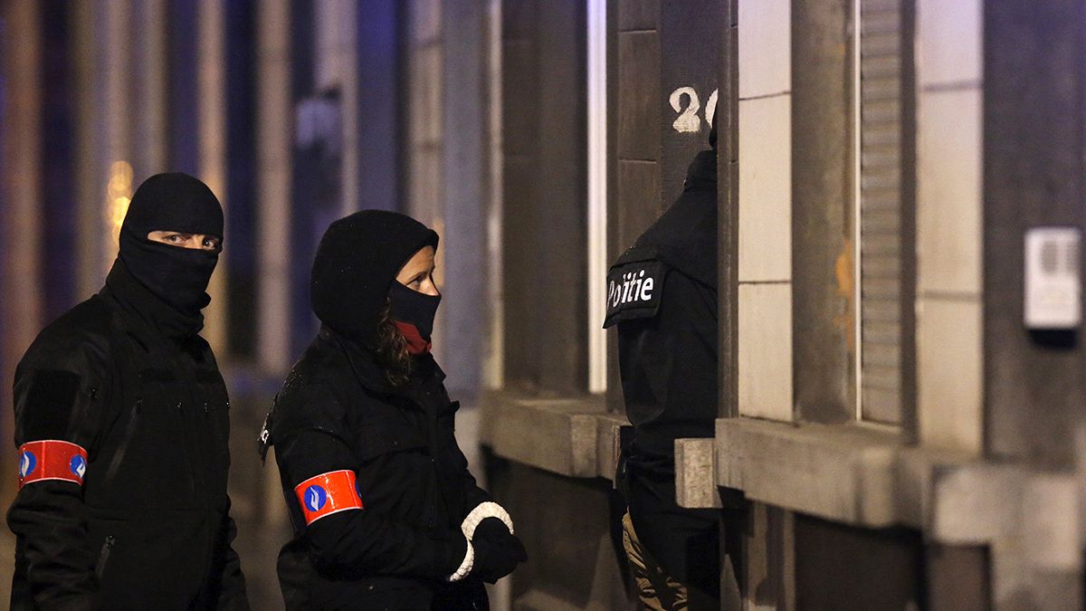 Βέλγιο: Έξι συλλήψεις υπόπτων - Ανθρωποκυνηγητό για τον «άνδρα με το καπέλο»