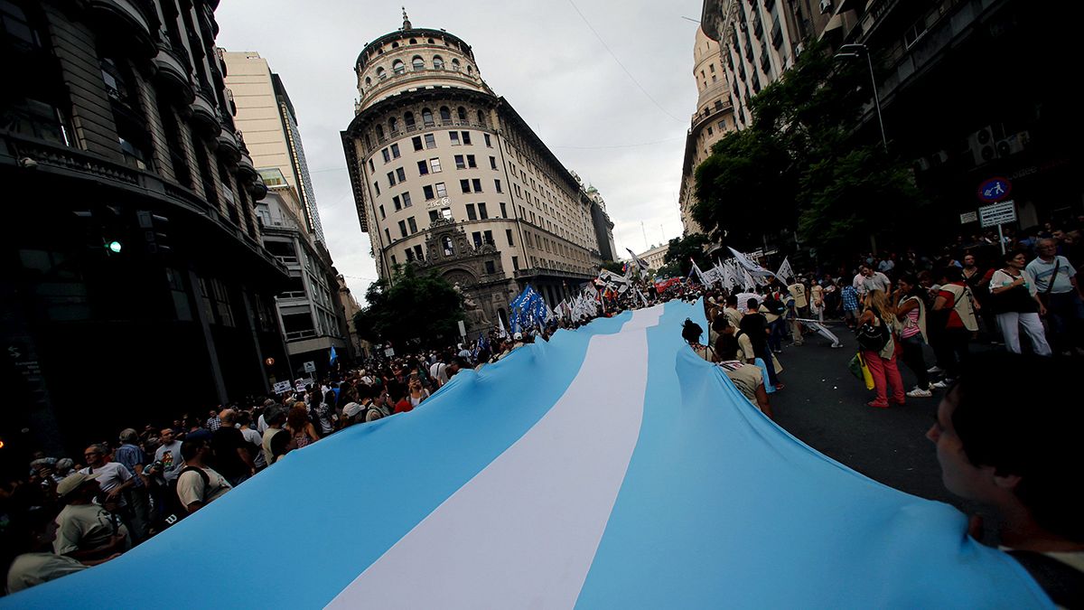 Argentina: Thousands march 40 years after military dictatorship began