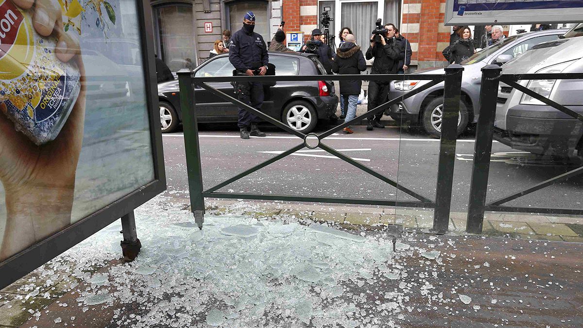 عملية دهم واسعة للشرطة البلجيكية في حي شيربك تسفر عن اعتقال اصابة شخص واعتقاله