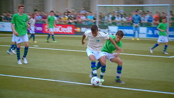 Football for Friendship: Internationales Fußballturnier für Kinder