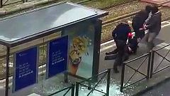 Amateurvideo von Festnahme in Schaerbeek: Polizei bringt Kind in Sicherheit
