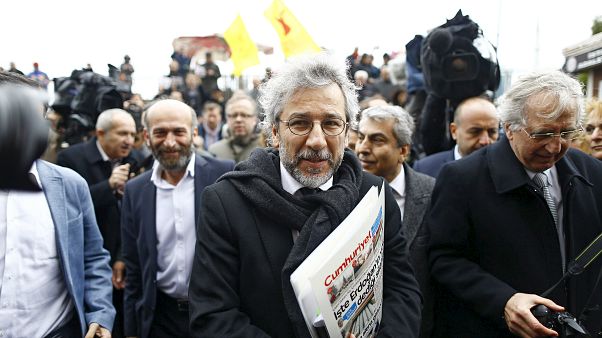 دادگاه خبرنگاران روزنامه جمهوریت ترکیه به تعویق افتاد دادگاه خبرنگاران روزنامه جمهوریت ترکیه به تعویق افتاد