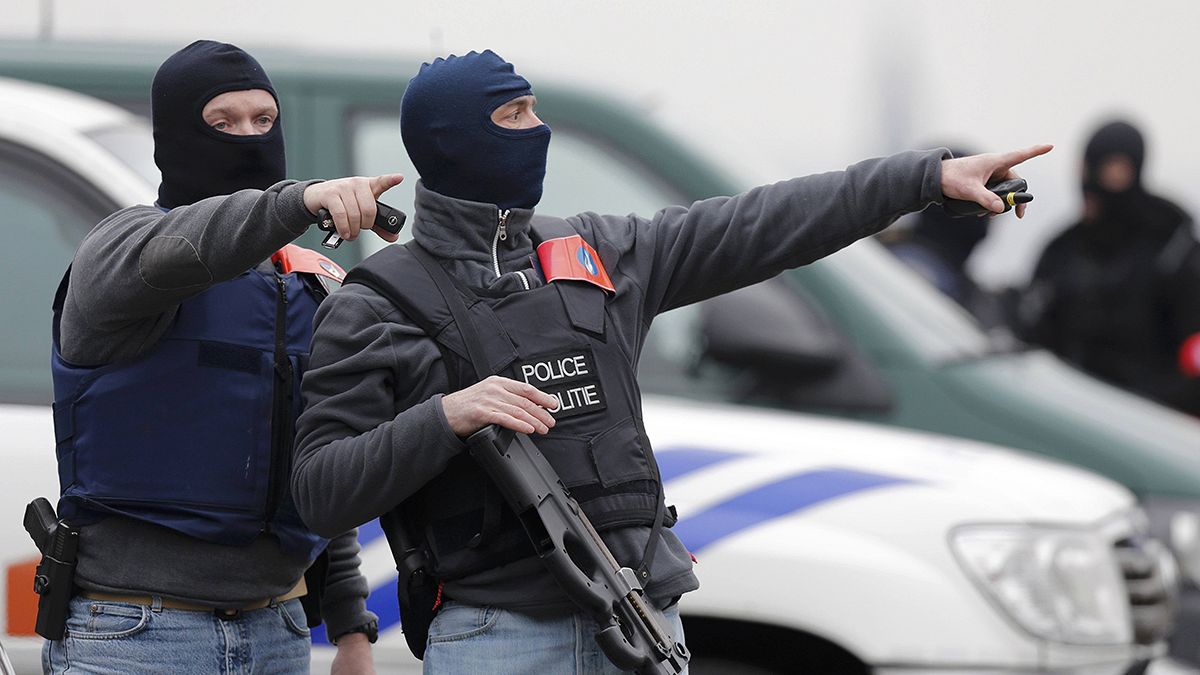 Bélgica: Três suspeitos acusados de terrorismo, 4 vítimas por identificar