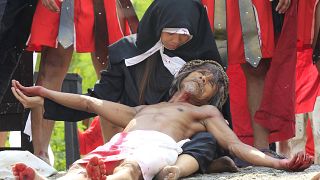 Philipines: Real -life crucifixion to commemorate the suffering of Christ