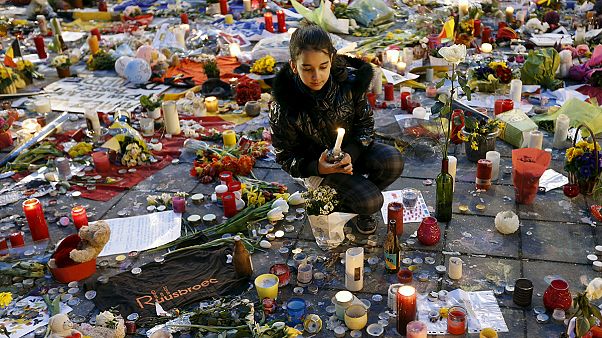 Брюссель: записки, оставленные в память погибших, сохранят в архиве Брюссель: записки, оставленные в память погибших, сохранят в архиве