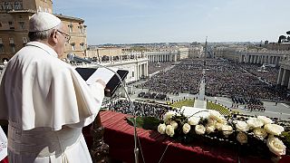 Papa condena violência terrorista e rejeição de refugiados