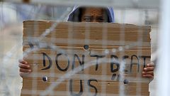 Gerüchte in Idomeni: Hunderte Flüchlinge und Migranten fordern erneut Grenzöffnung