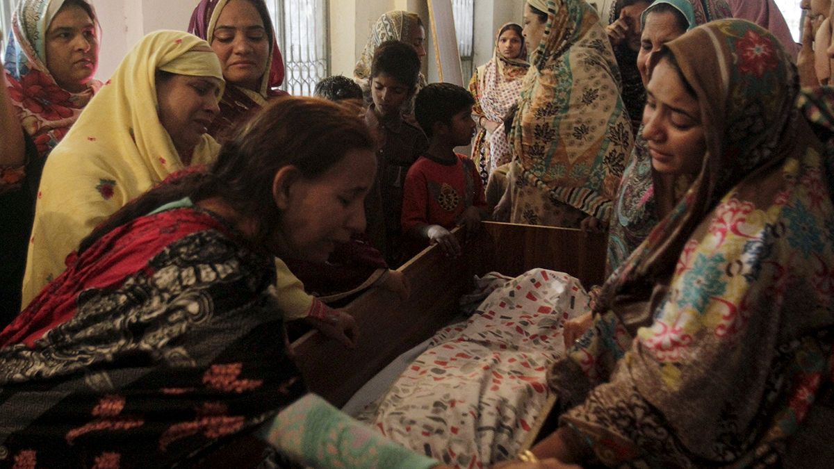 65 قتيلاً على الأقل ومائات الجرحى في هجوم انتحاري على متنزه في لاهور بباكستان