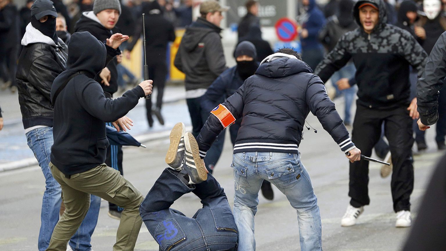 Bruxelles: la polizia ha disperso i manifestanti con gli idranti