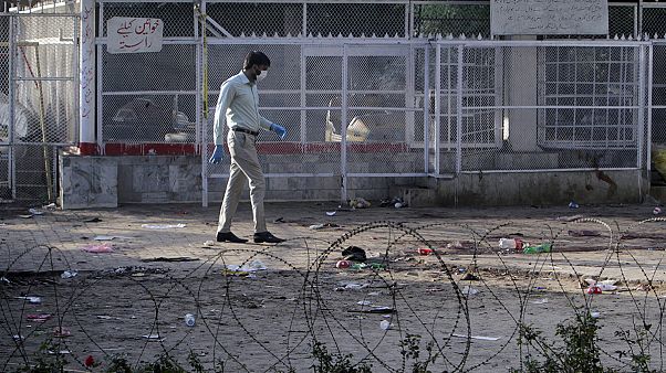 Atentado suicida provoca mais de 70 mortos no Paquistão Atentado suicida provoca mais de 70 mortos no Paquistão