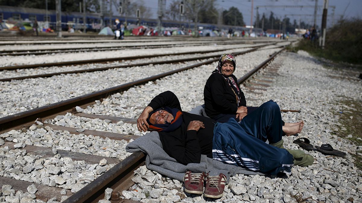 Desperation in Idomeni - false information spreads about new route to western Europe