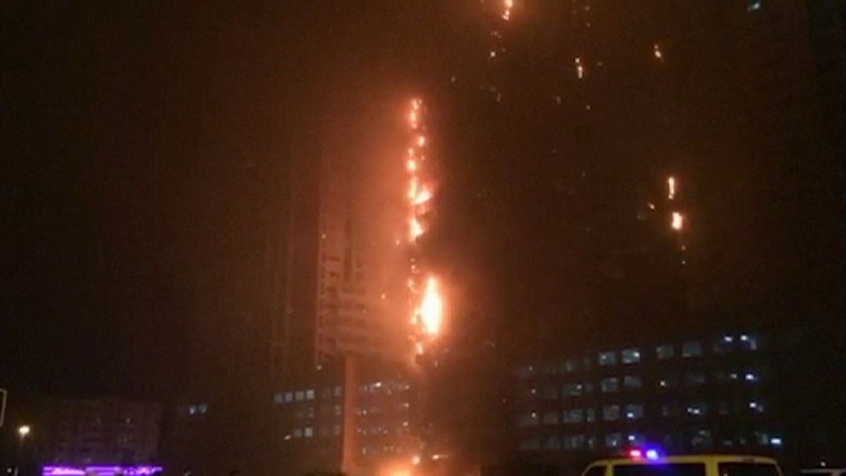 حريق كبير في عجمان بالإمارات العربية المتحدة