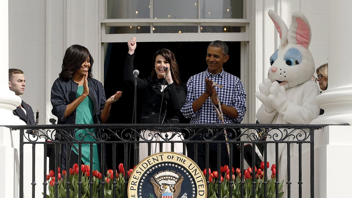 Obama yumurta yuvarladı