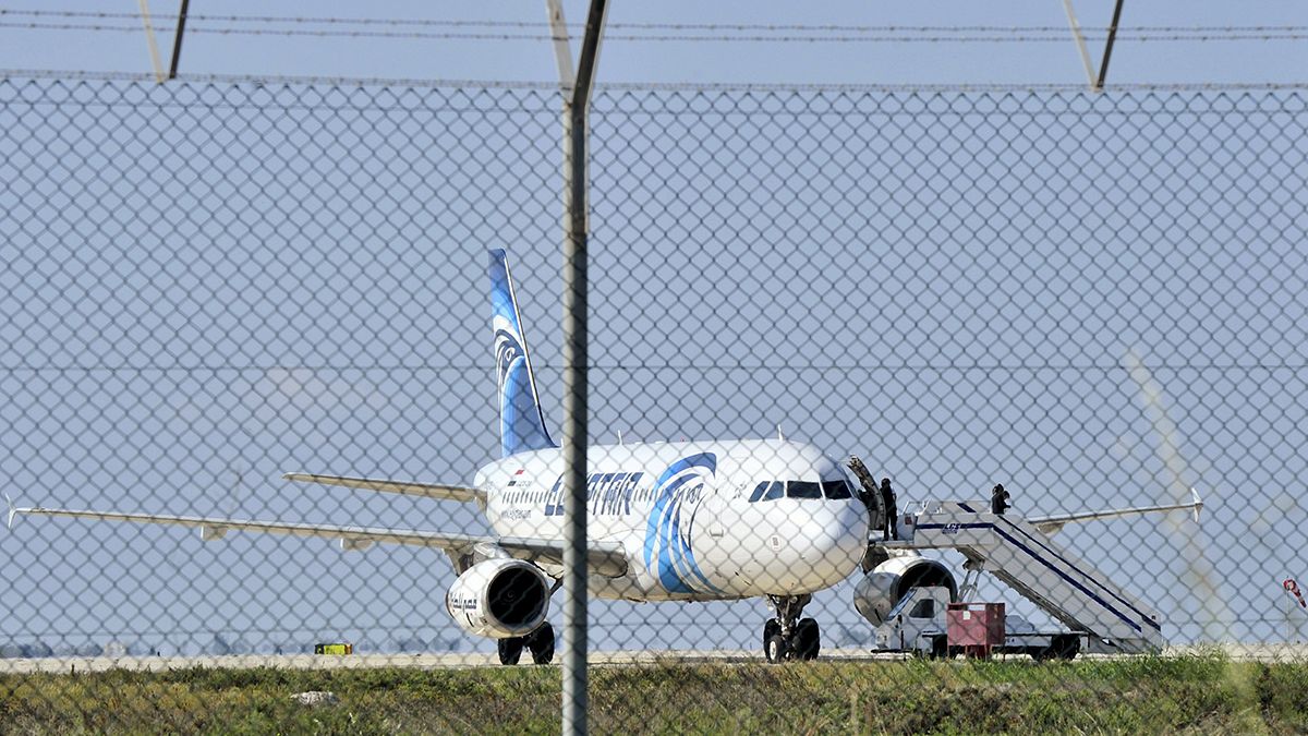 Kıbrıs: Mısır uçağı kaçırıldı