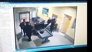 Опубликовано видео с прохождением досмотра в аэропроту предполагаемым угонщиком A320