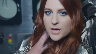 De rapariga anafada a mulher sensual, Meghan Trainor regressa aos discos