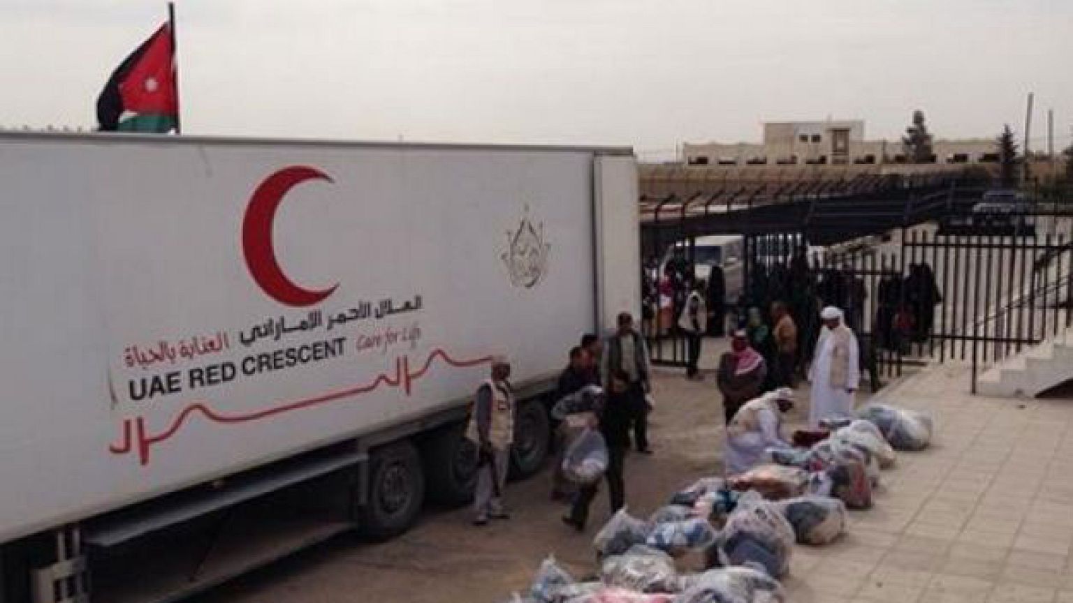 ليبيا: جسر جوي من الامارات ومارثون للسلام في بنغازي