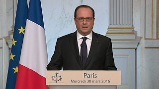 Hollande abandona projeto de retirada de nacionalidade a terroristas
