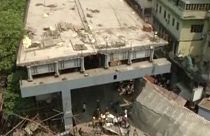 Hindistan'da köprü çöktü: En az 14 ölü