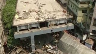 Tragedia en Calcuta al derrumbarse un puente de autopista en construcción