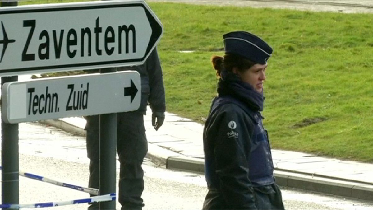 Greve da polícia ameaça atrasar reabertura do aeroporto de Bruxelas