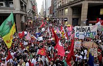 البرازيل: أنصارالرئيسة ديلما روسيف يتظاهرون رفضا لإقالتها
