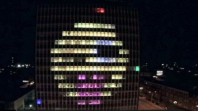 Tetris géant sur une façade d'immeuble