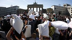 Federn frei - Internationaler Tag der Kissenschlacht