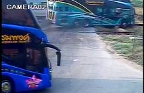 Tres muertos y decenas de heridos en el choque de un tren y un autobús en Tailandia