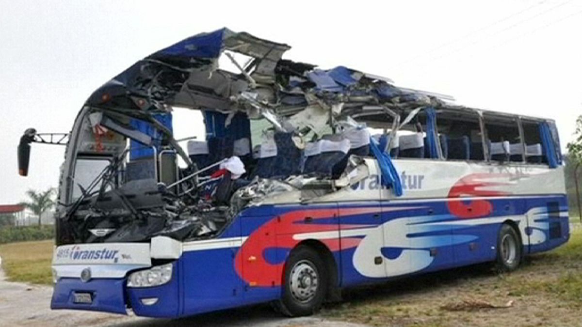 Two die in tourist bus crash in Cuba