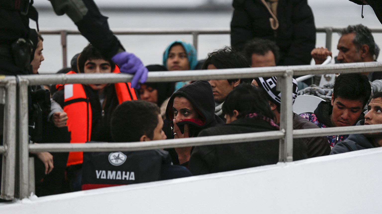 União Europeia inicia deportação de imigrantes ilegais