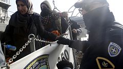 First EU migrant deportations from Greece to Turkey 'go smoothly', despite protests