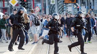 Image: Riot police cross the street in Chemnitz after the death of a 35-yea