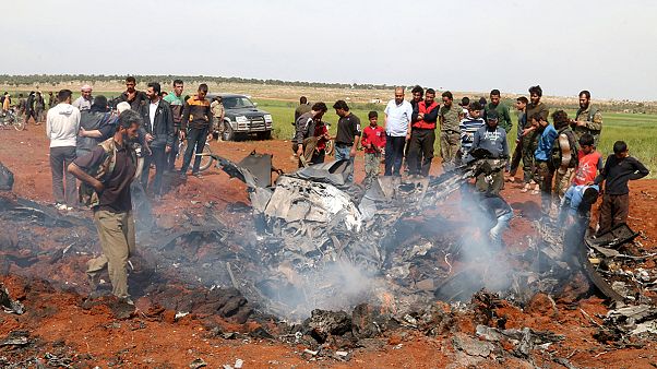 Un pilote syrien capturé par le front al-Nosra Un pilote syrien capturé par le front al-Nosra