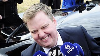 ایسلند در انتظار تایید استعفای نخست وزیر توسط رئیس جمهوری