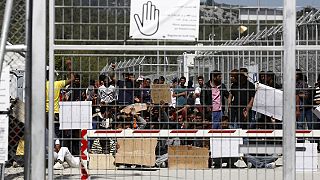EU reviews asylum rules in response to migrant crisis