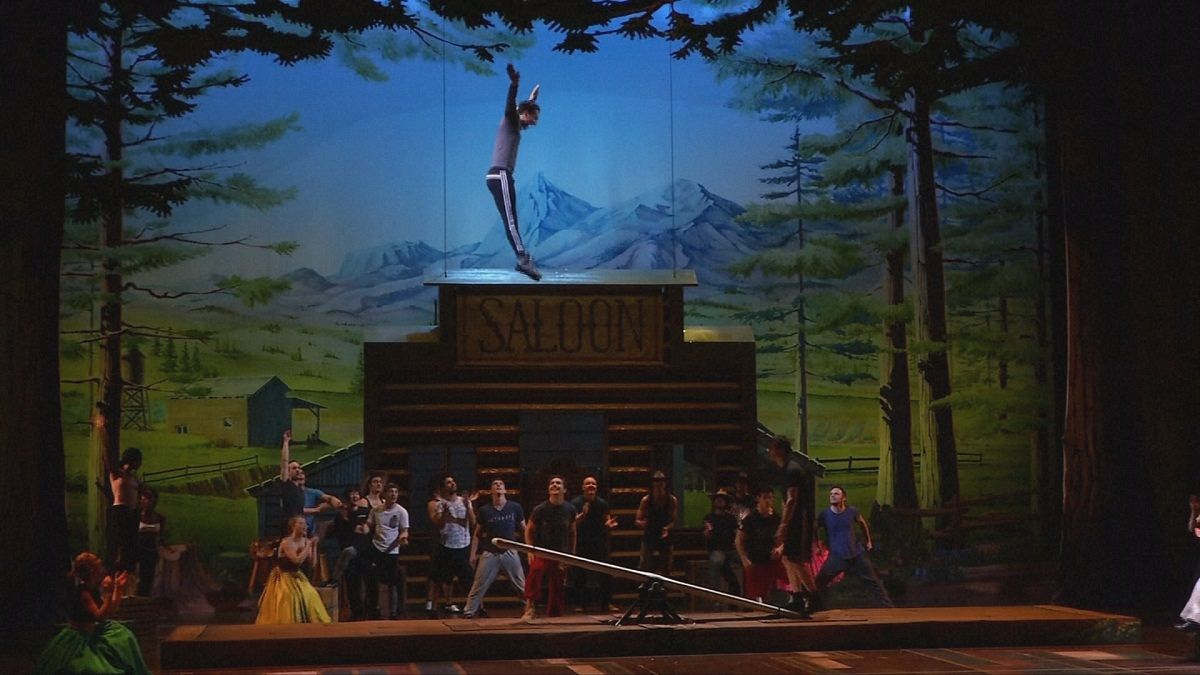 سيرك دو سولي في برودواي، لتقديم مسرحية " العشيق" الغنائية