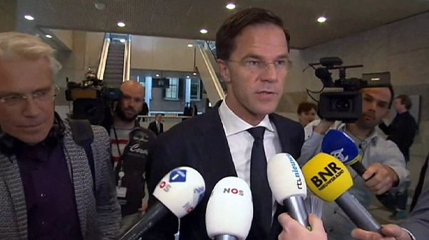Peasi Bassi, il "no" all'accordo di adesione e lo sconcerto in Europa Peasi Bassi, il "no" all'accordo di adesione e lo sconcerto in Europa