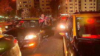 Taxistas chilenos na rua contra a Uber