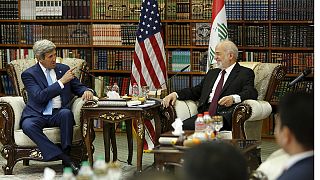 Джон Керри прилетел в Багдад "выразить поддержку правительству"