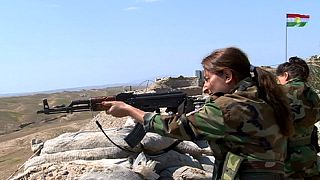 از نزدیک با زنان کردی که با داعش می جنگند