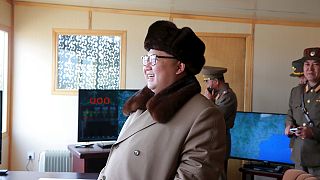 Kim Jong Un supervisiona teste a míssil que pode pôr EUA em perigo