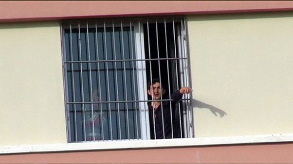 Турция: депортированных из Греции мигрантов разместили в специальном центре Турция: депортированных из Греции мигрантов разместили в специальном центре