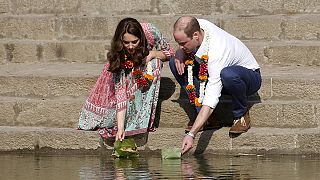 Partie de cricket en Inde pour Kate et William