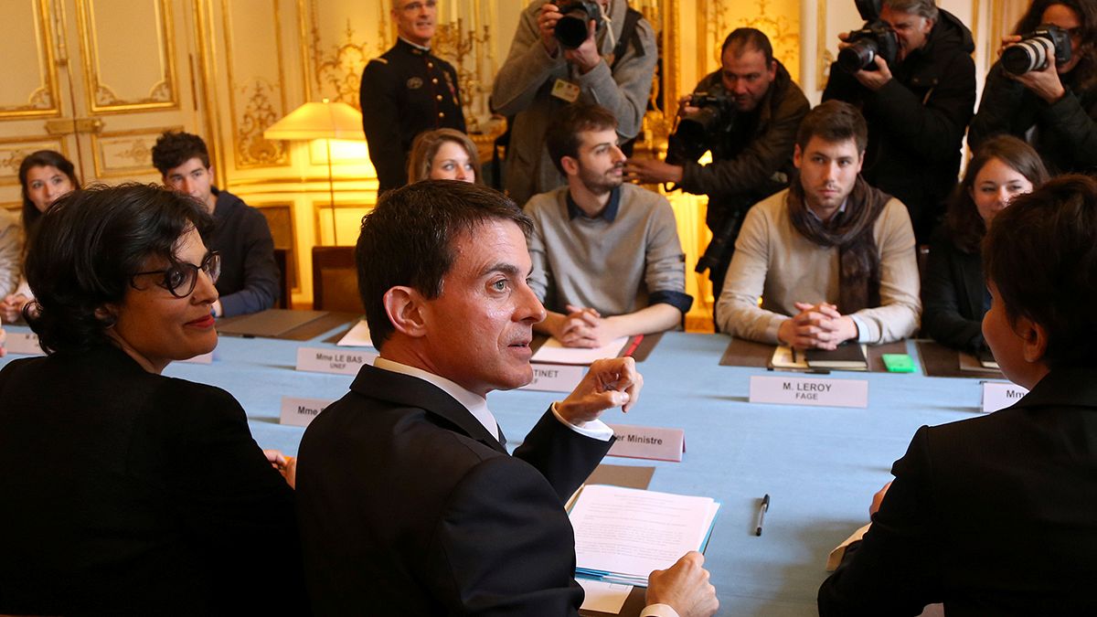 Премьер Франции встретился с лидерами протестующих студентов